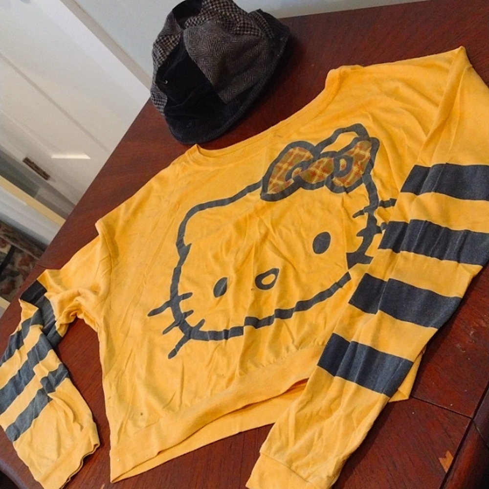 Hello Kitty sporty crop tee